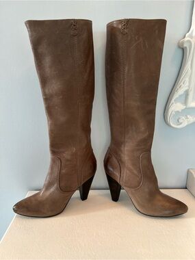 FRYE AND CO. Regina Tall Chocolate Brown Leather Heeled Boots Size 8M.
